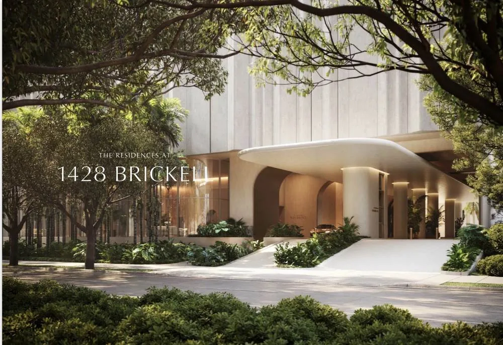 The tree-lined porte-coch&egrave;re arrival entrance of The Residences at 1428 Brickell Ave &mdash; artist's conceptual rendering