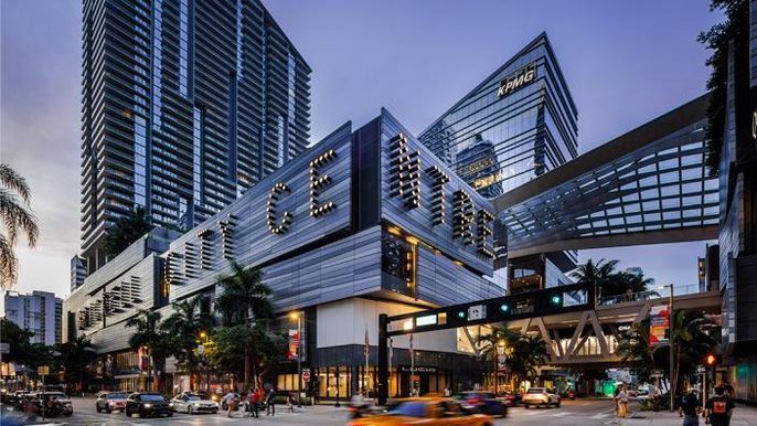 Paseo comercial y gastron&oacute;mico al aire libre de Brickell City Centre en Miami, Florida