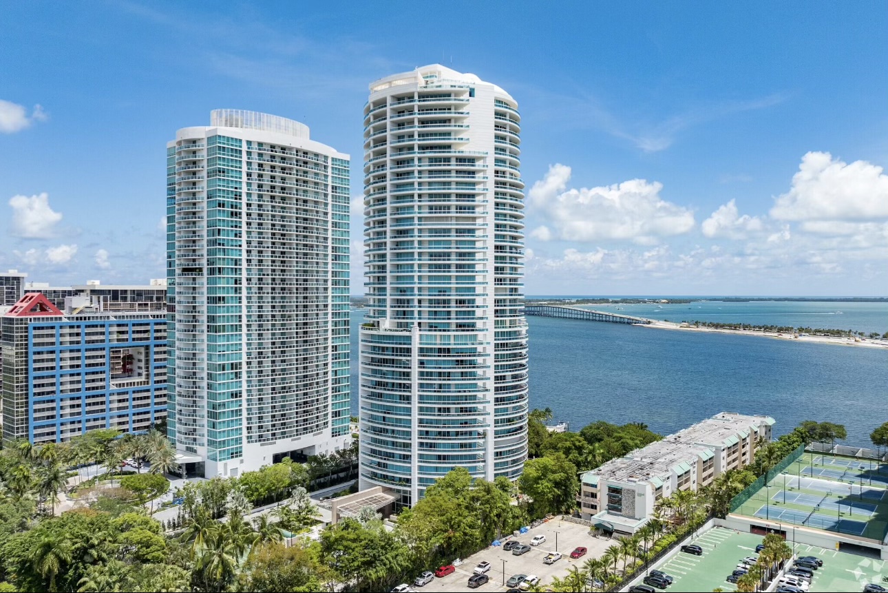 Torre de condominios de lujo Bristol Tower Brickell en Miami