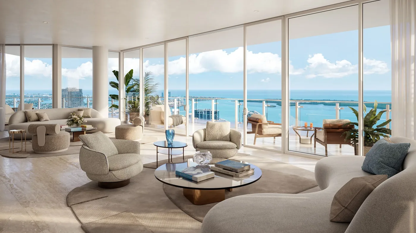 Sala de estar y terraza en Faena Residences Miami con vista a la bah&iacute;a de Biscayne y al centro de Miami