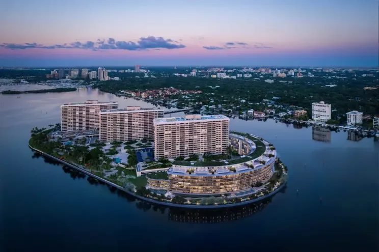 Vista a&eacute;rea de las torres de condominios Grove Isle sobre la bah&iacute;a de Biscayne en Coconut Grove, Miami, Florida