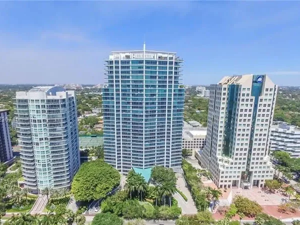 Grovenor House bayfront condo tower in Coconut Grove Miami