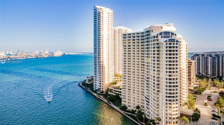 Condominio One Tequesta Point frente al agua en Brickell Key, Miami