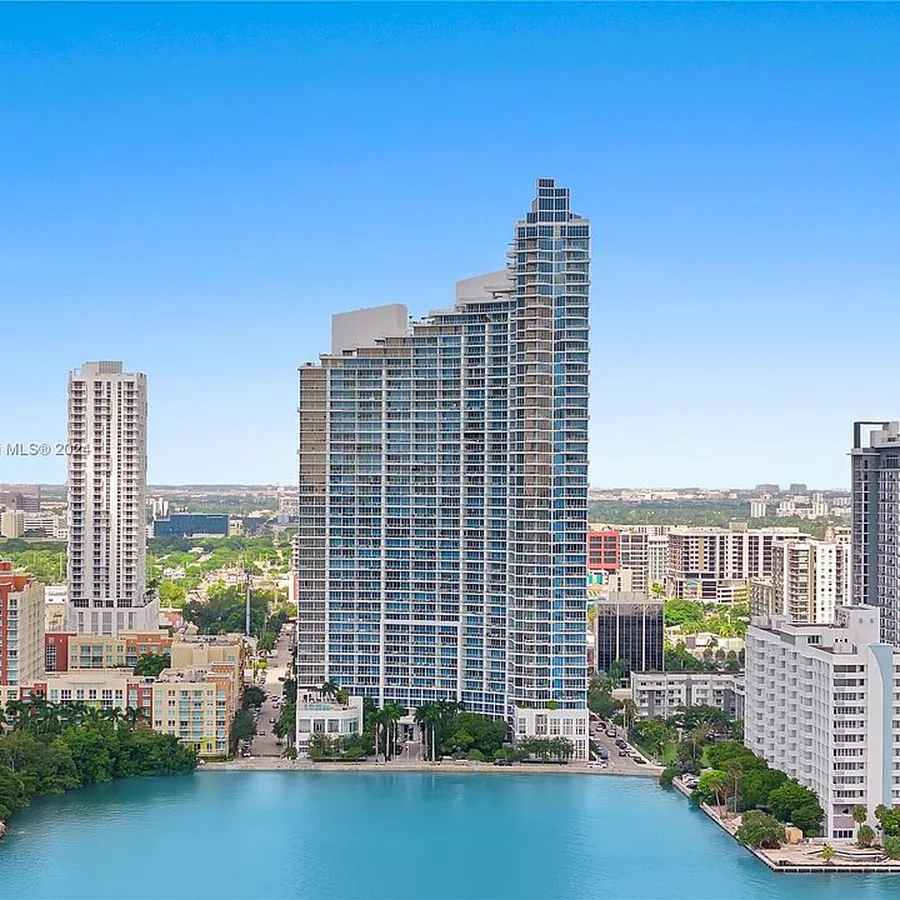 Paramount Bay waterfront condo tower in Edgewater Miami