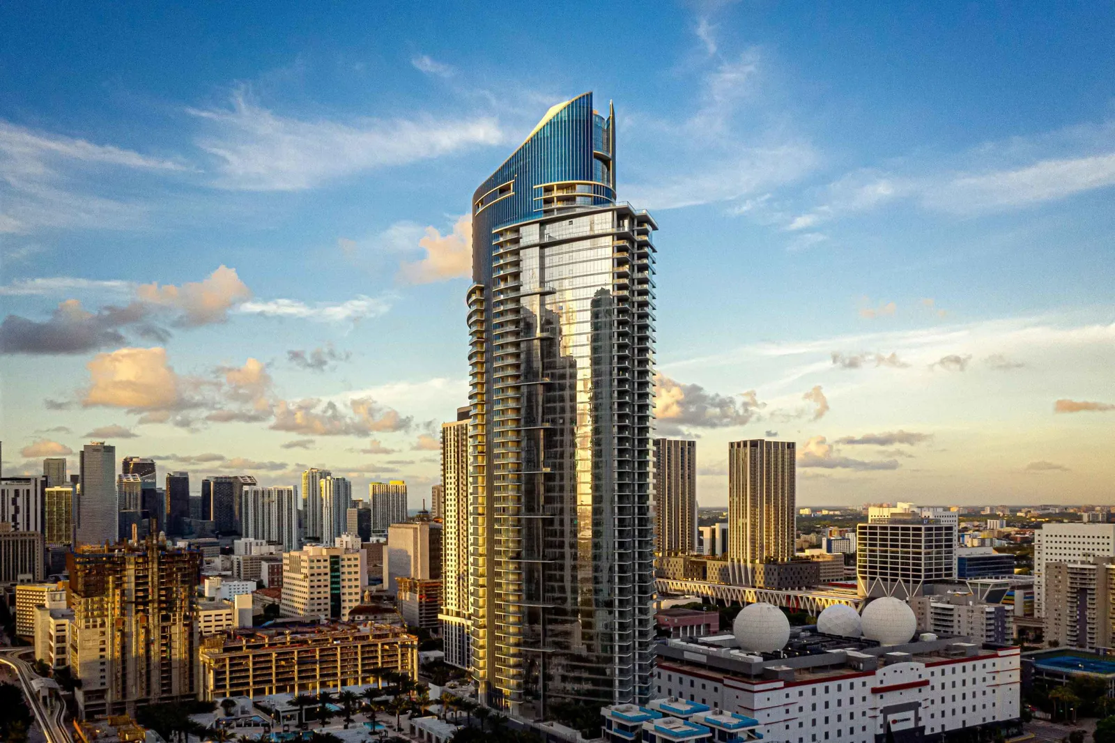 Paramount Miami Worldcenter condominium tower in Downtown Miami