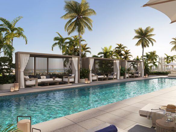 Piscina estilo resort con cabanas privadas y palmeras en The Ritz-Carlton Residences West Palm Beach