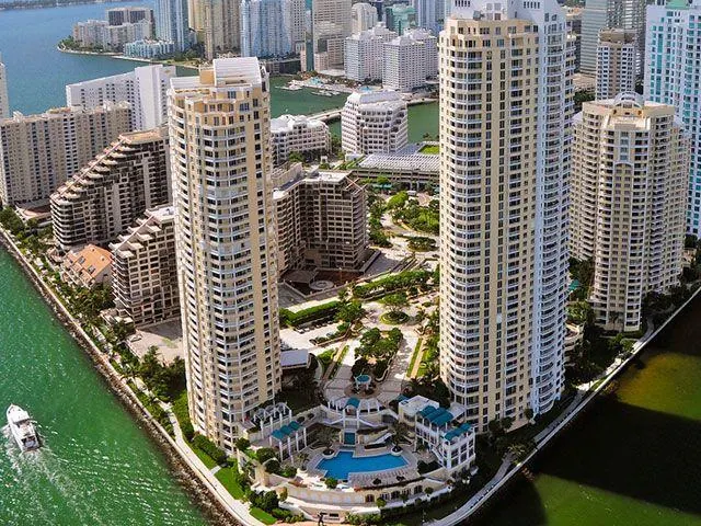 Condominio Two Tequesta Point frente al agua en Brickell Key, Miami
